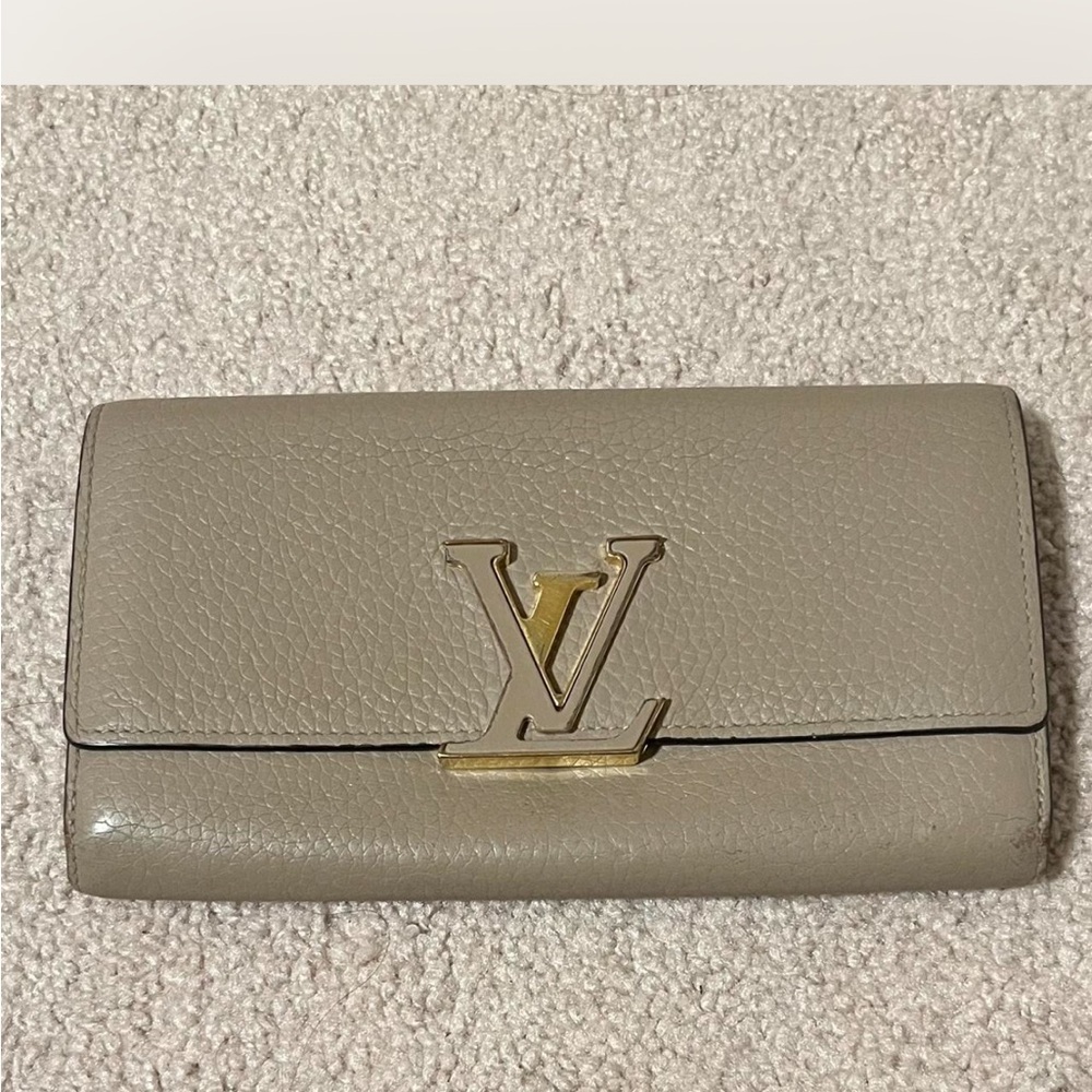Louis Vuitton Capucines Taupe Wallet